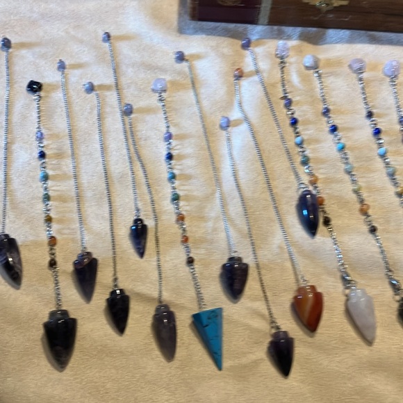 Big 20 pc lot of ladies/girls handmade pendulums with empty wooden cigar box - Picture 4 of 9